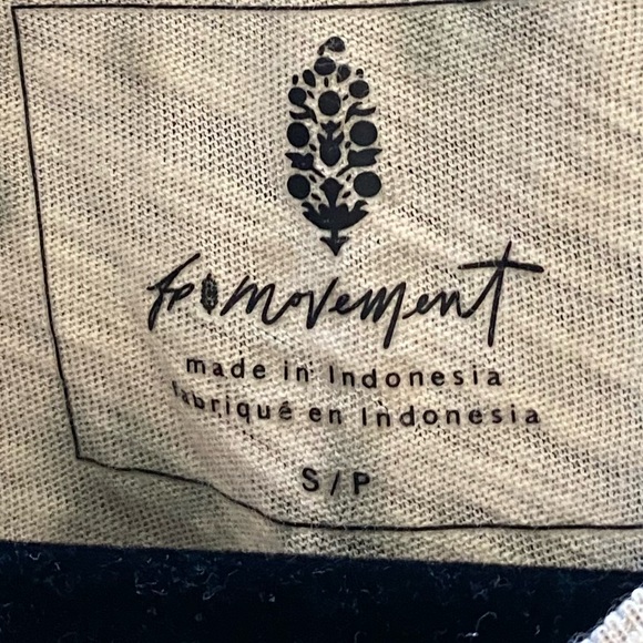 FP Movement by Free People  Cream and Green Tie-Dye Muscle Tee Size Small EUC - Picture 5 of 5